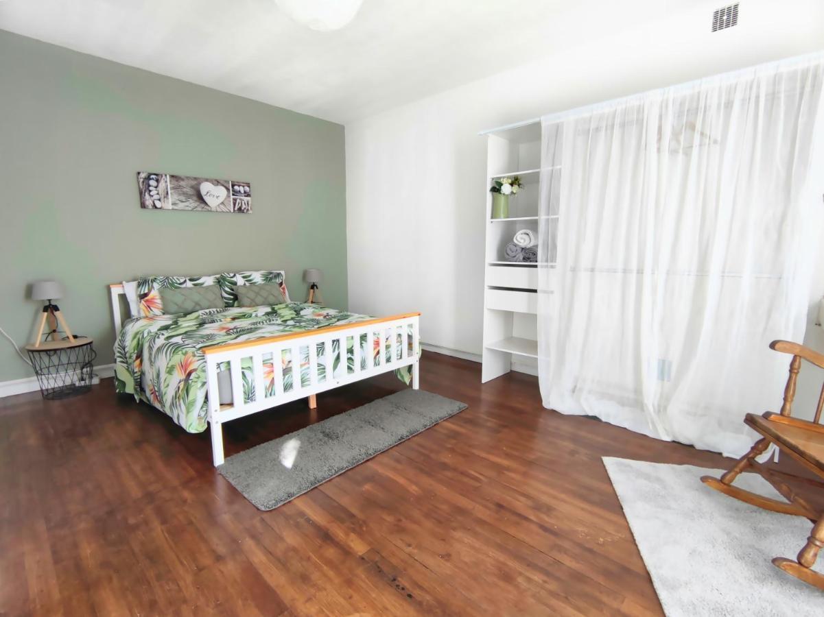 Number 22 - Le Dorat - Apartment One With Garden & Free Parking Esterno foto